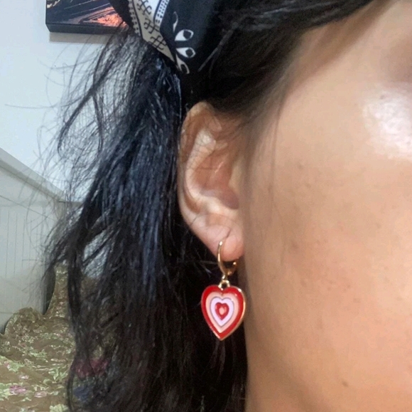 Press on nails and heart earrings combo - Picture 4 of 4